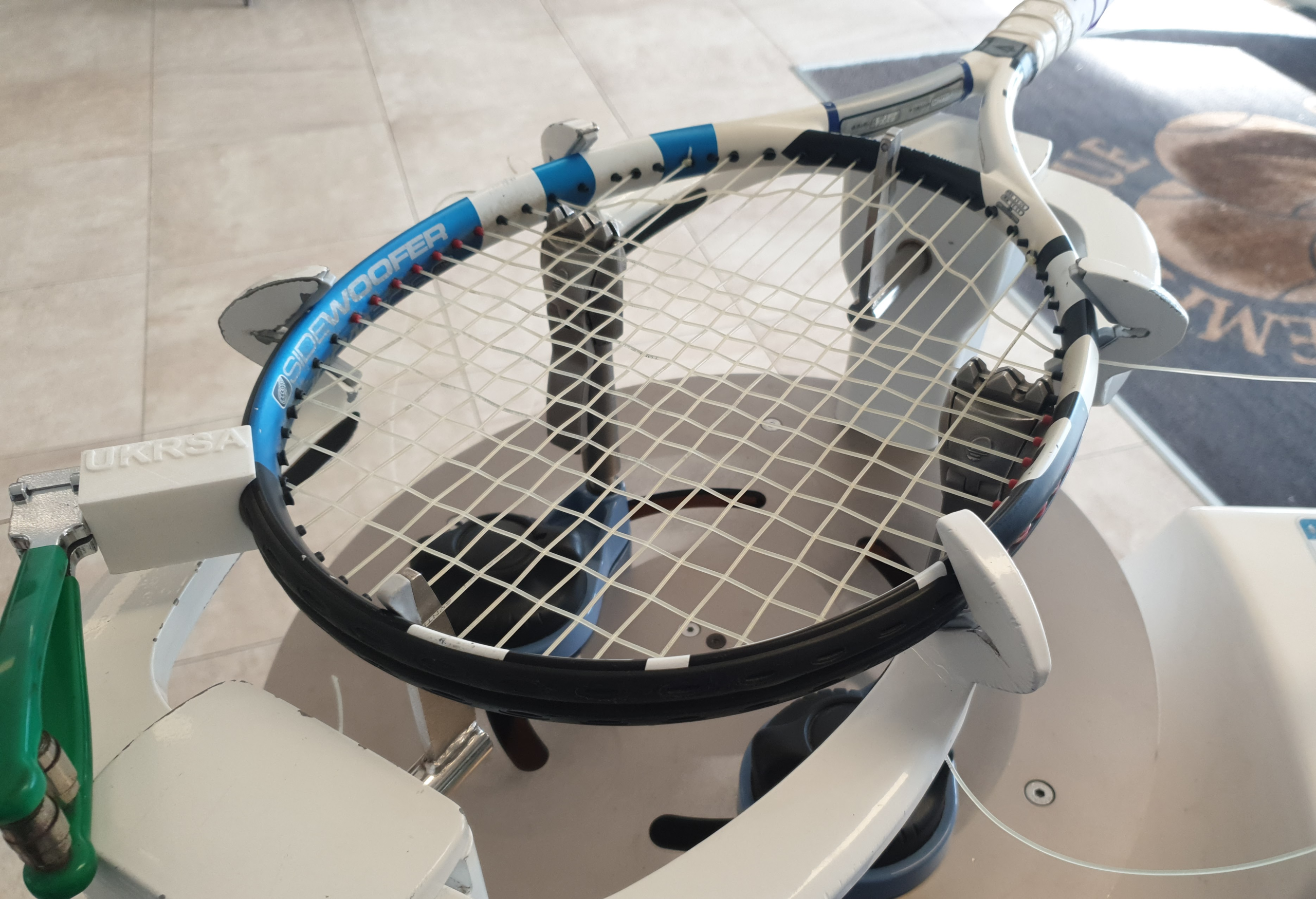 Opinion: Don’t String Rackets In One-Piece/Two knots